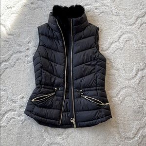 Barbour vest. Removable faux fur collar. US 4.